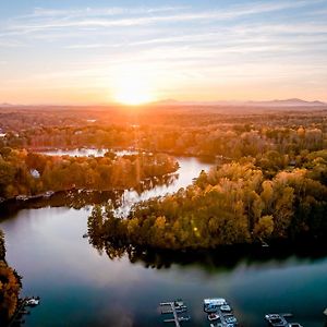 Halesford Harbour Resort - Smith Mountain Lake